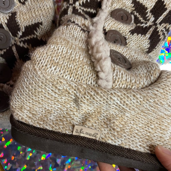 🤎Muk Luks brown button fold over brown boots🤎 - Picture 6 of 13